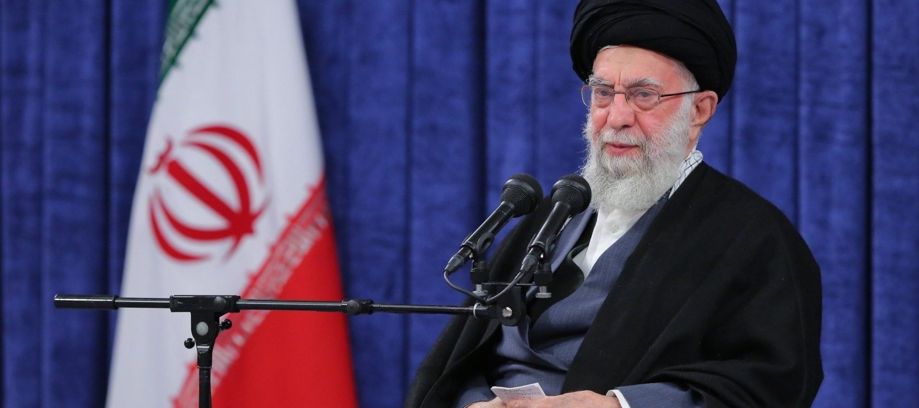 [ad_1] Președintele Iranului, Masoud Pezeshkian, a spus că regimul islamic s-ar putea prăbuși dacă liderul suprem Ali Khamenei ar fi rănit