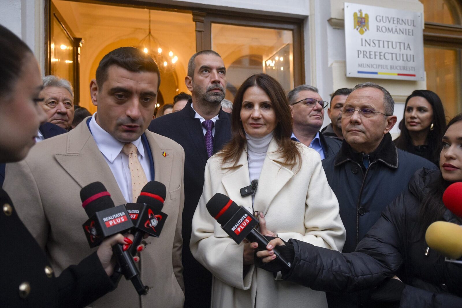 [ad_1] Liderul AUR, George Simion, și-a exprimat sprijinul pentru jurnalista Anca Alexandrescu, candidată la Primăria Capitalei, printr-un mesaj pe rețelele sociale