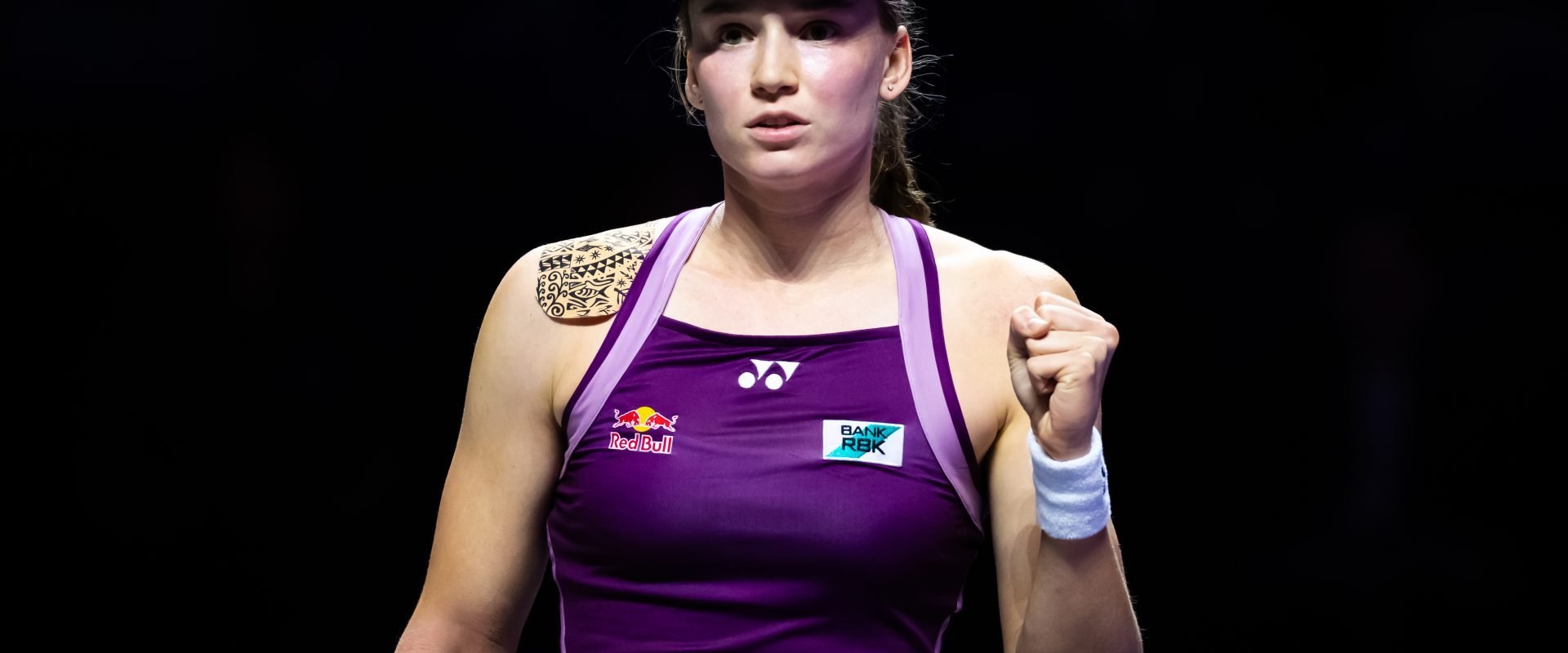 [ad_1] Elena Rybakina a câștigat titlul WTA Finals 2025, învins-o pe Aryna Sabalenka cu 6-3, 7-6 (0), marcând o performanță remarcabilă