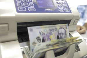 SURSE: Bugetarii cu pensii pot lucra doar reducând pensia cu 85%, transferurile se suspendă.