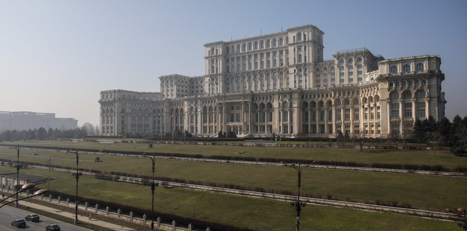 [ad_1] Deputatul Cătălin Drulă, candidatul USR la primăria Capitalei, împreună cu alți membri ai USR din Consiliul General, au depus o inițiativă pentru crearea unui parc public de aproximativ 80 de hectare în zona Palatului Parlamentului, denumit Parcul Uranus