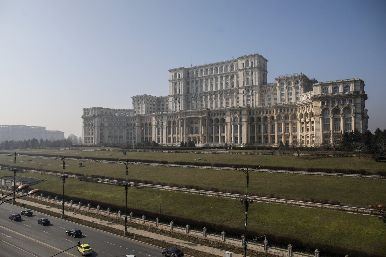 [ad_1] Deputatul Cătălin Drulă, candidatul USR la primăria Capitalei, împreună cu alți membri ai USR din Consiliul General, au depus o inițiativă pentru crearea unui parc public de aproximativ 80 de hectare în zona Palatului Parlamentului, denumit Parcul Uranus