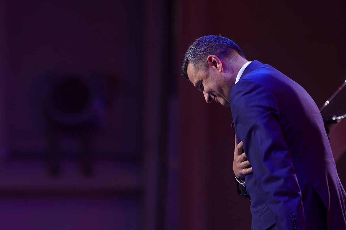 Sorin Grindeanu, unic candidat, a fost ales noul președinte al PSD; declarații dure despre Bolojan și acuzații de mită pentru audiențe; Băluță: „Nu candidez pentru a ajunge mai sus, ci pentru a mă afirma mai profund”; Firea critică dur conducerea PSD; discursuri cu influențe din retorica extremistului AUR