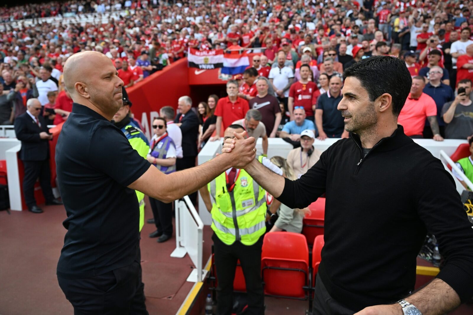 Impactul rezultatelor recente asupra șanselor lui Arsenal și Liverpool în Ligă.