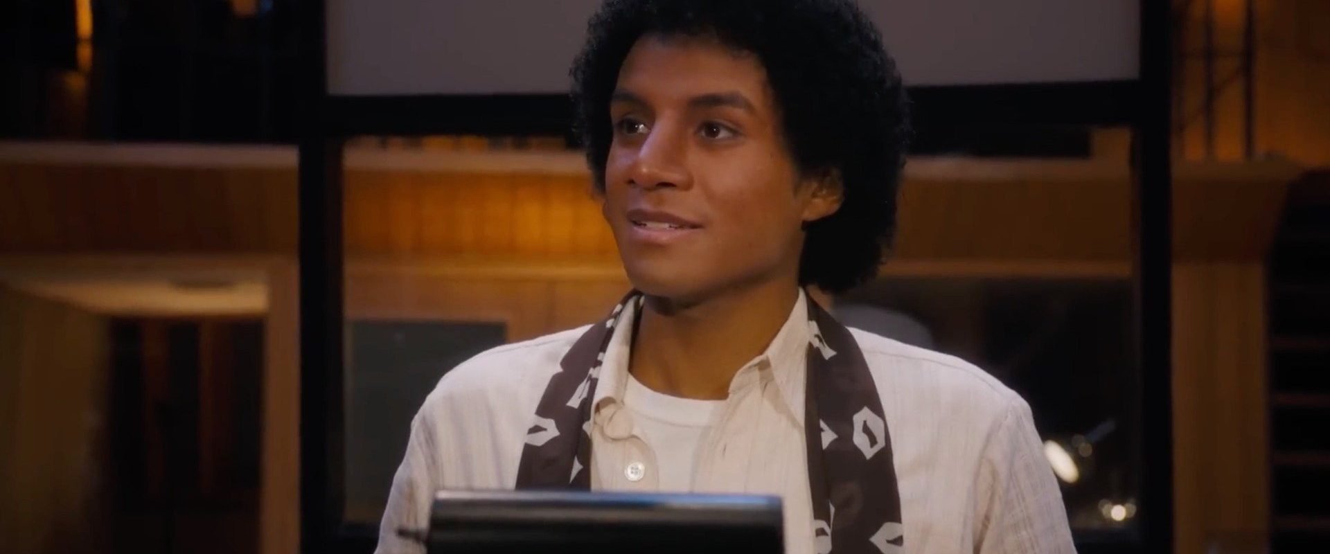 Primul trailer al procesului cinematografic controversat dedicat vieții lui Michael Jackson, publicat pe internet / Nepotul artistului, Jaafar Jackson, interpretează personajul principali într-o producție ce promite să-i ofere o imagine mai umană, dar nealterată