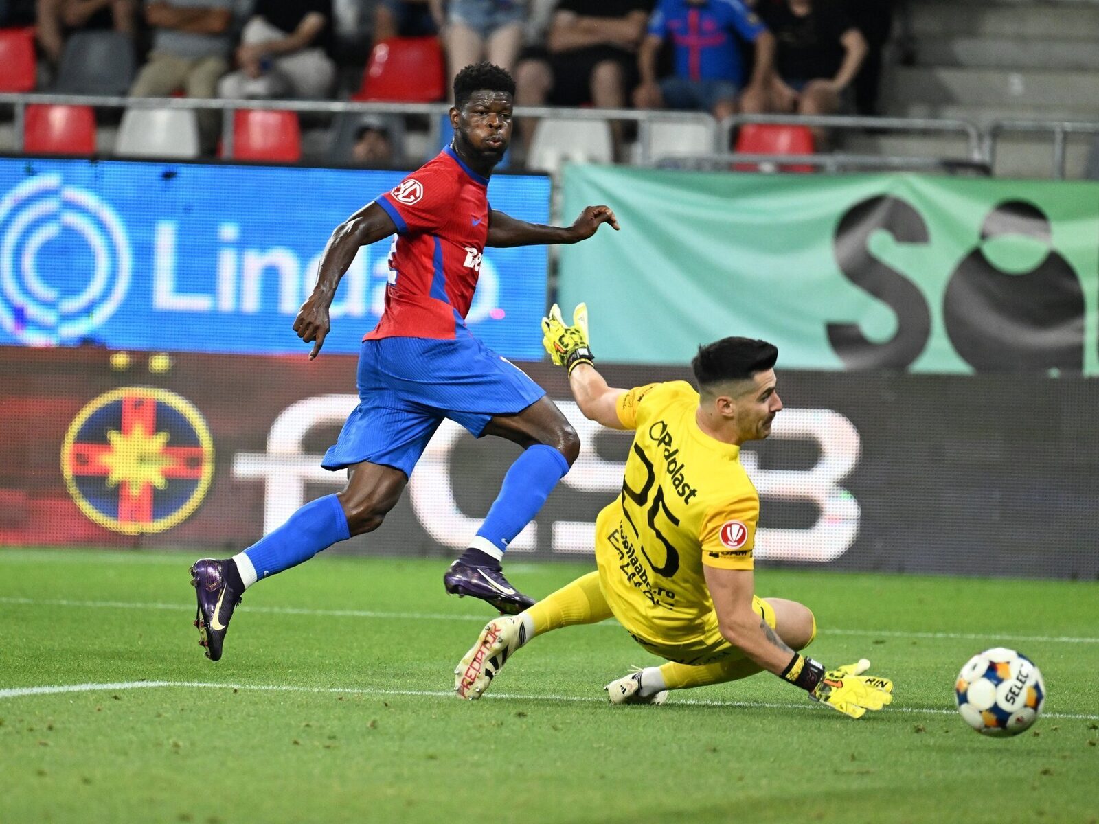 Căbuz lipsă în meciul cu FCSB din cauza problemelor la portar. Muțiu indisponibil, Antwi suspendat.