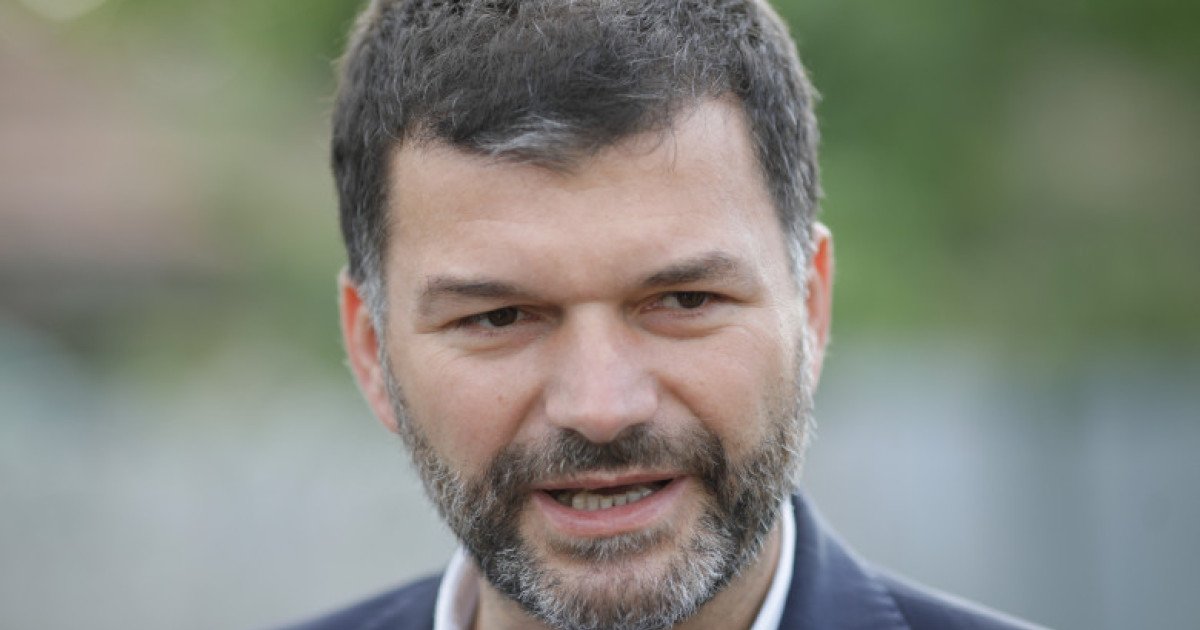 [ad_1] Informații recente despre mita care ar fi trebuit să ajungă la ministrul Apărării Apariția unor detalii privind mita de un milion de euro, menționată într-un dosar al Direcției Naționale Anticorupție, stârnește suspiciuni serioase cu privire la implicarea unor actori statali