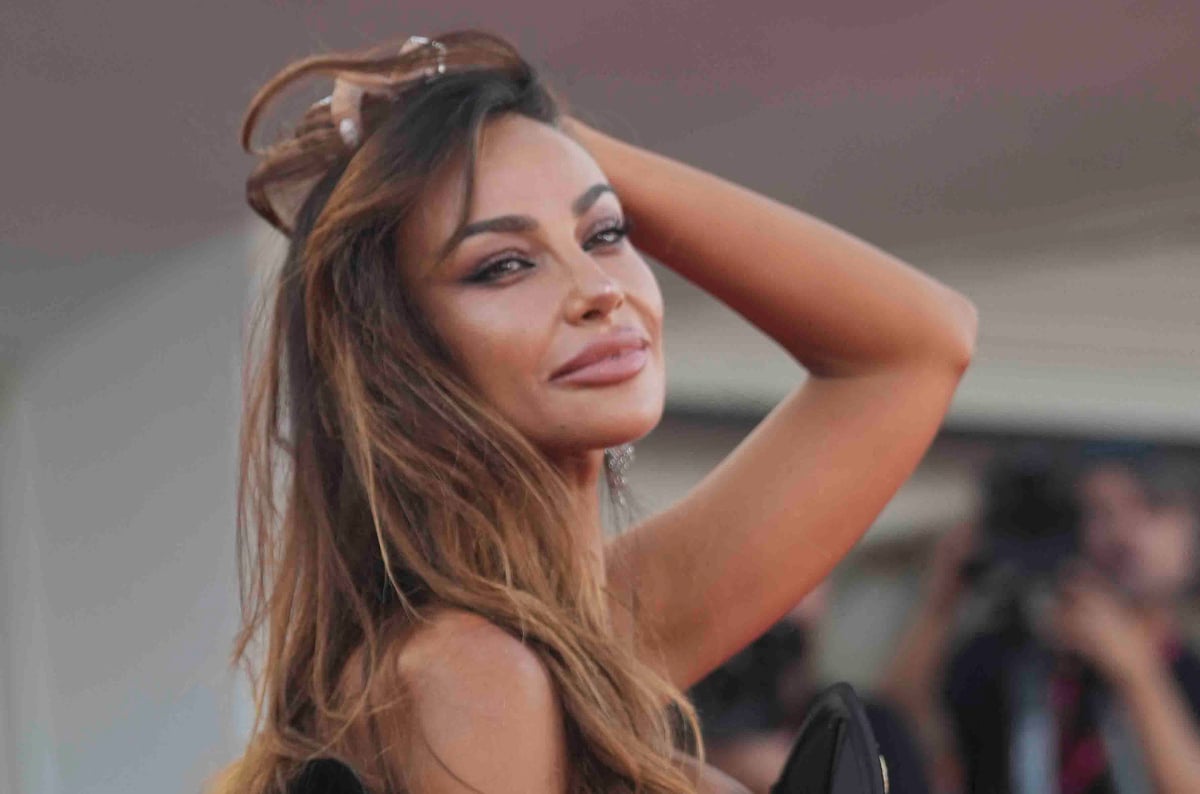 Mădălina Ghenea rupe tăcerea despre venirea sa în România. Cine e bărbatul cu care a apărut: „Frumos, înalt și tânăr de 30 de ani”