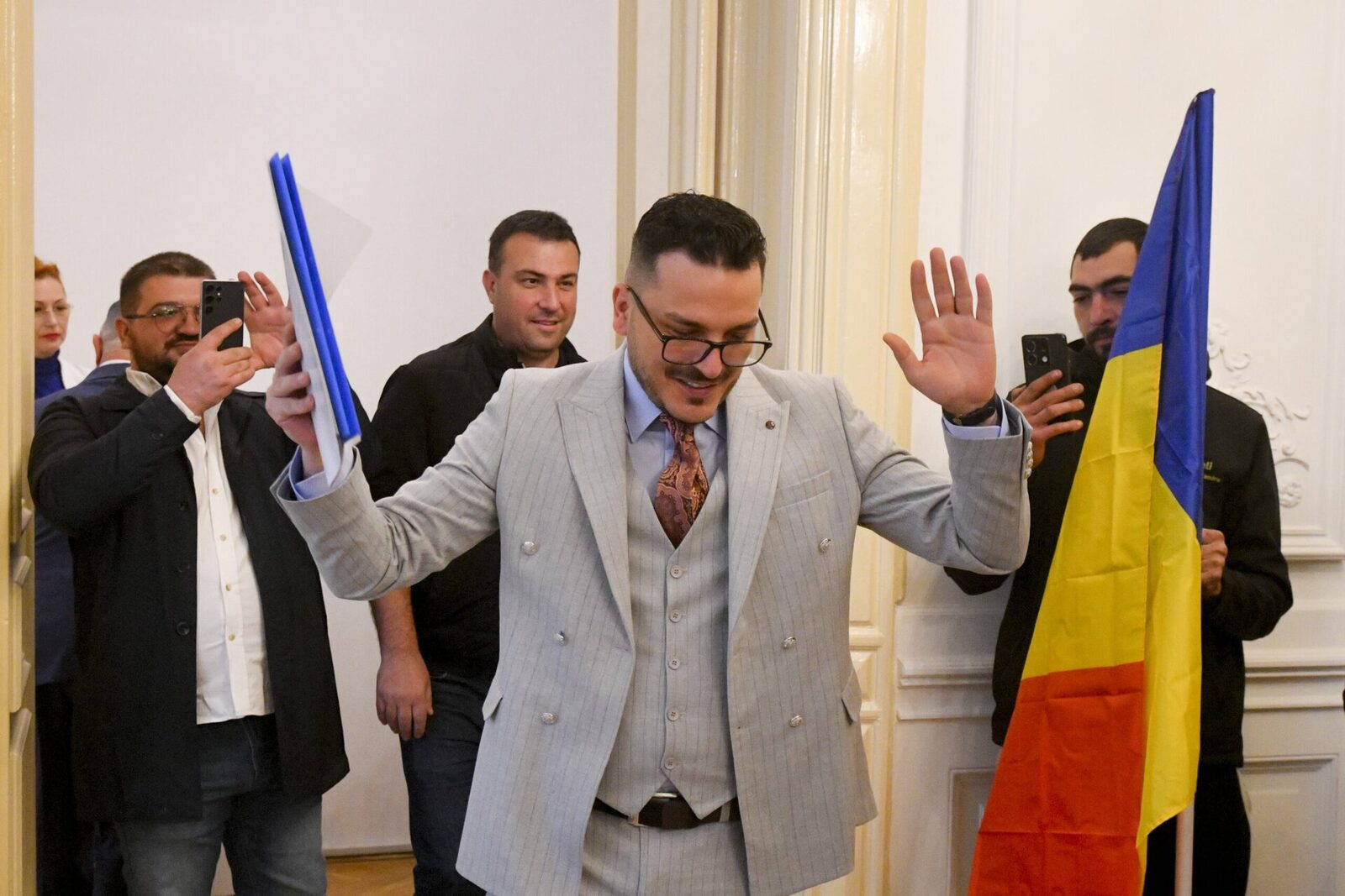 Makavelli se retrage oficial din competiția pentru Primăria Capitalei și își anunță susținerea.