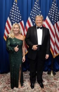 Marjorie Taylor Greene, fost aliat al lui Trump, susține că a fost amenințată din cauza acestuia; Trump o acuză că doar se plânge și o critică politica sa economică