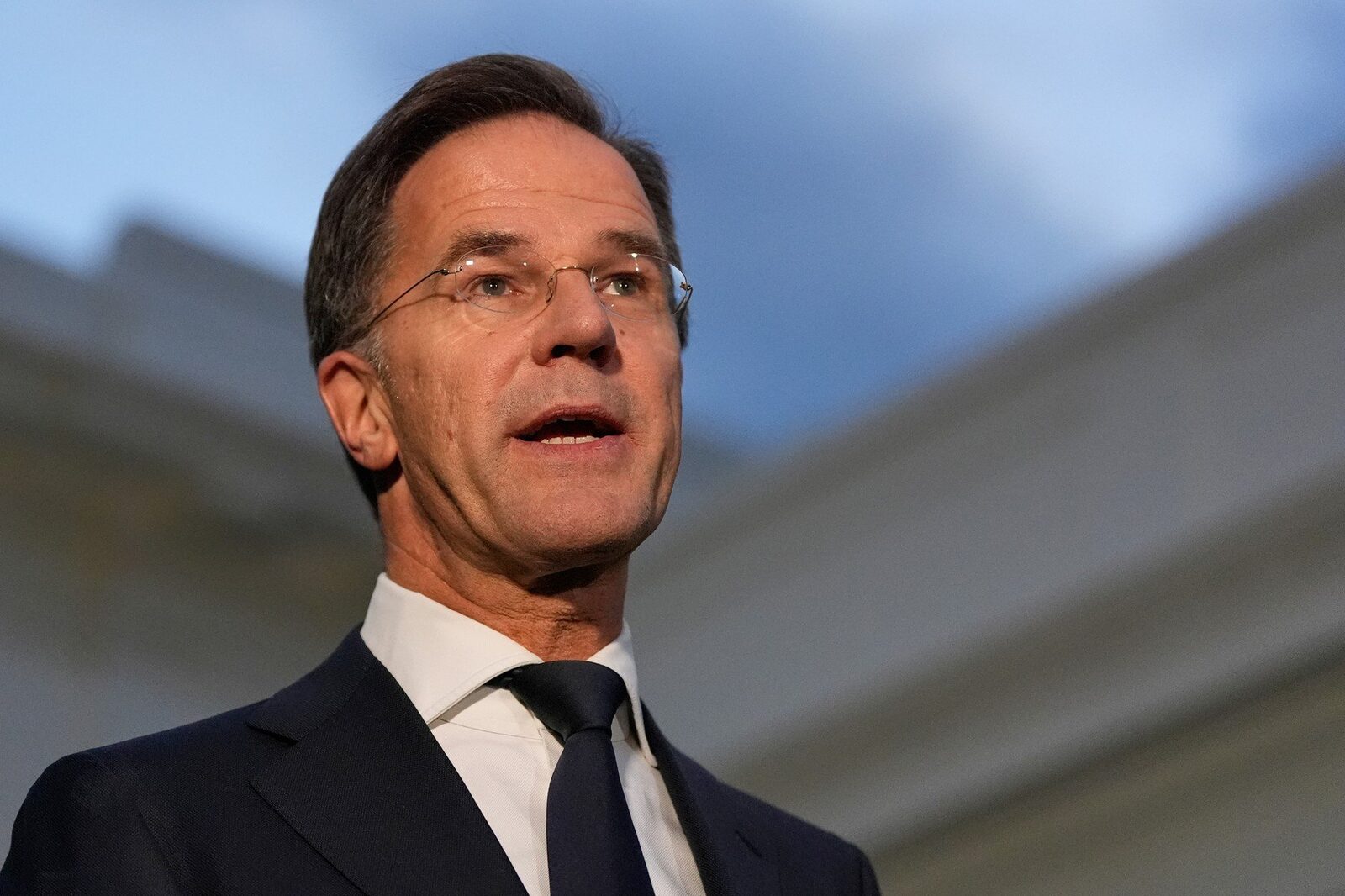 Mark Rutte: România alocă peste 2% din buget pentru apărare, cu obiectivul de a ajunge la 3,5% până în 2030 / România contribuie la NATO, iar alianța răspunde prin investiții în țară