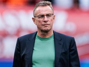 Îmi pasă la fel de mult ca de un sac de orez răsturnat în Beijing