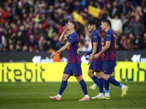 Barcelona câștigă cu 3-1 împotriva lui Alaves, cu goluri de la Yamal și Olmo, și preia conducerea.