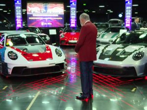 Cine a primit întreaga sa colecție de mașini!