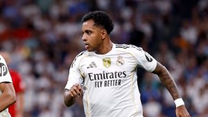 Xabi șochează: apărare în cinci, cu Valverde și Vini rezervi.