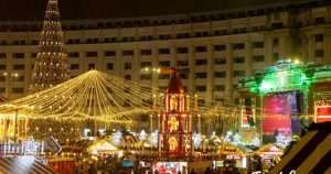 În Capitală s-au aprins luminițele festive, iar primarul interimar a deschis Târgul de Crăciun.