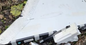 Imagini inițiale ale dronei căzute în Vaslui. Prefect: „Oamenii sunt îngrijorați, lucrăm la soluții.”