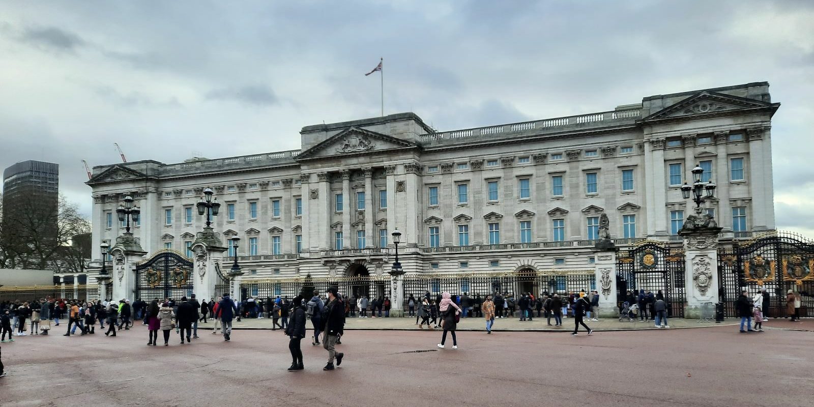 [ad_1] O turistă poloneză pe nume Brygida a ajuns vineri în apropierea palatului Buckingham, așteptând să viziteze o piață de Crăciun tradițională