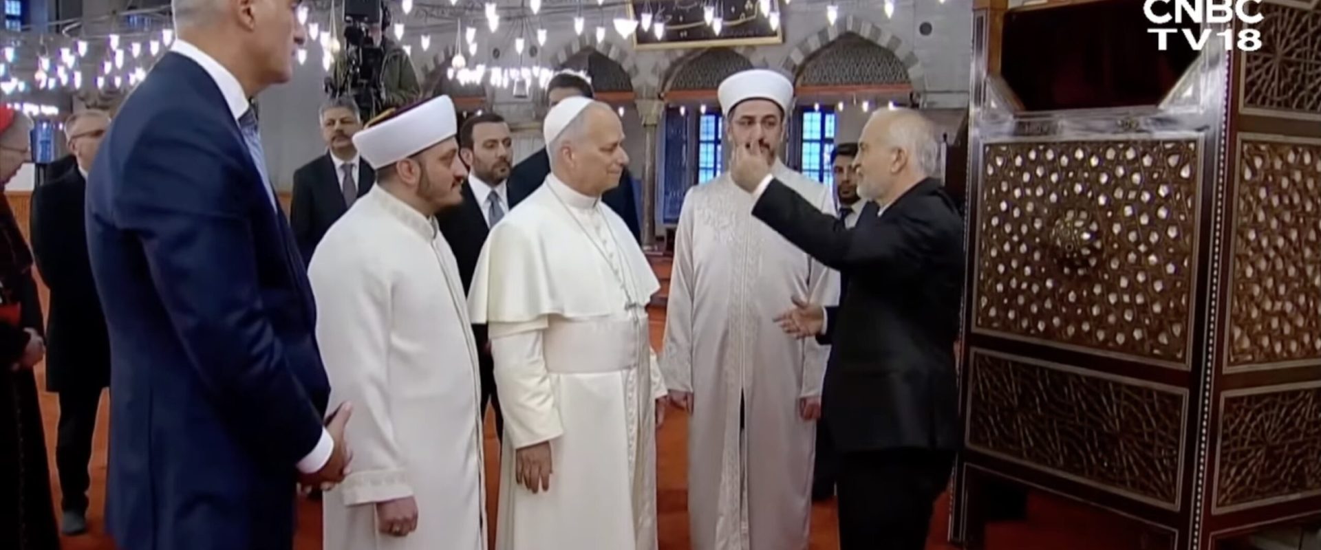 [ad_1] Papa Leon al XIV-lea a efectuat prima sa vizită într-o moschee din Istanbul, sâmbătă, de când a fost ales papă