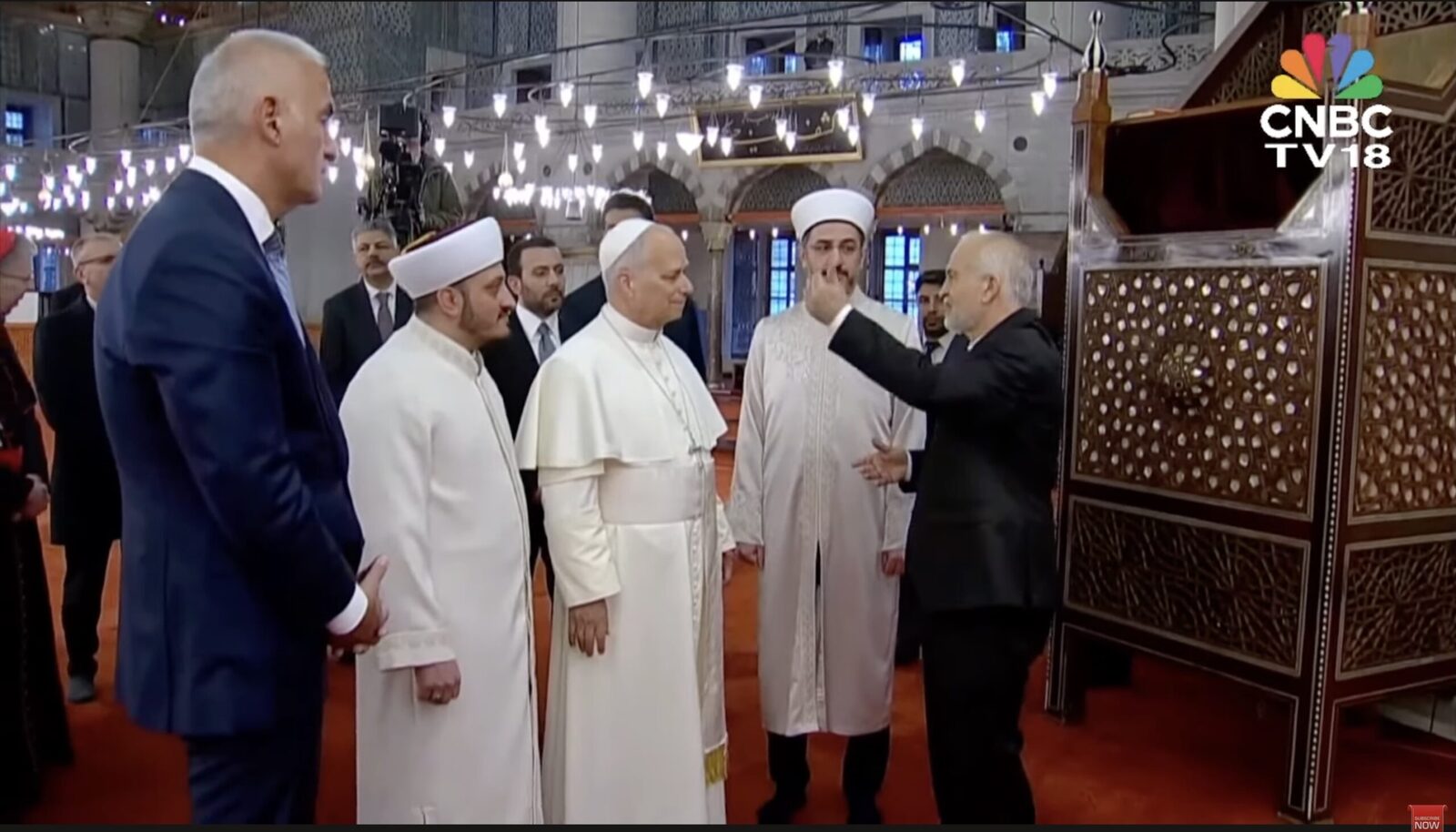 [ad_1] Papa Leon al XIV-lea a efectuat prima sa vizită într-o moschee din Istanbul, sâmbătă, de când a fost ales papă