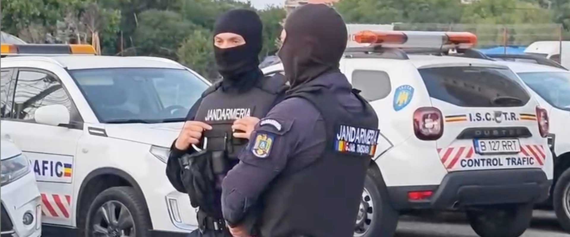 Trei persoane cu probleme psihice forțate să muncească de către o individă care le câștiga indemnizațiile lunare de handicap; percheziții la reședința acesteia din județul Olt pentru trafic de persoane