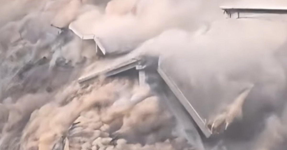 Momentul în care un pod recent inagurat în China, lung de 758 de metri, se prăbușește