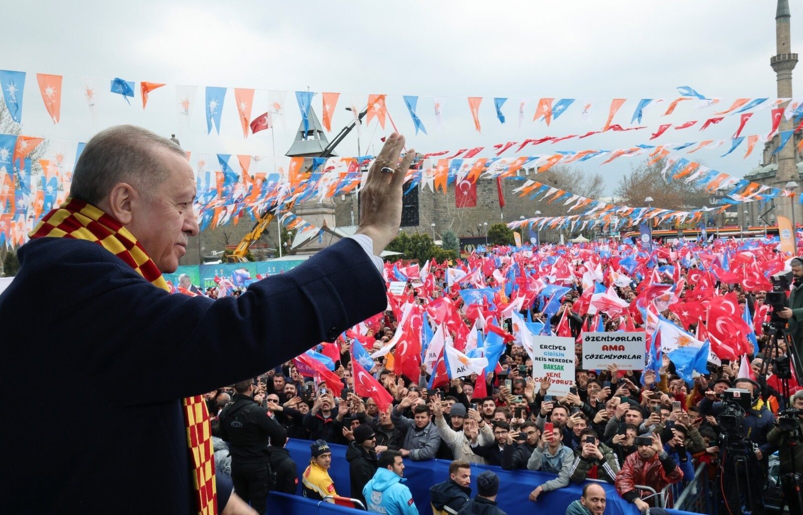 Erdogan, în funcție de peste două decenii, a depus două plângeri împotriva formațiunii de opoziție din Turcia pentru ultraj și vătămare morală