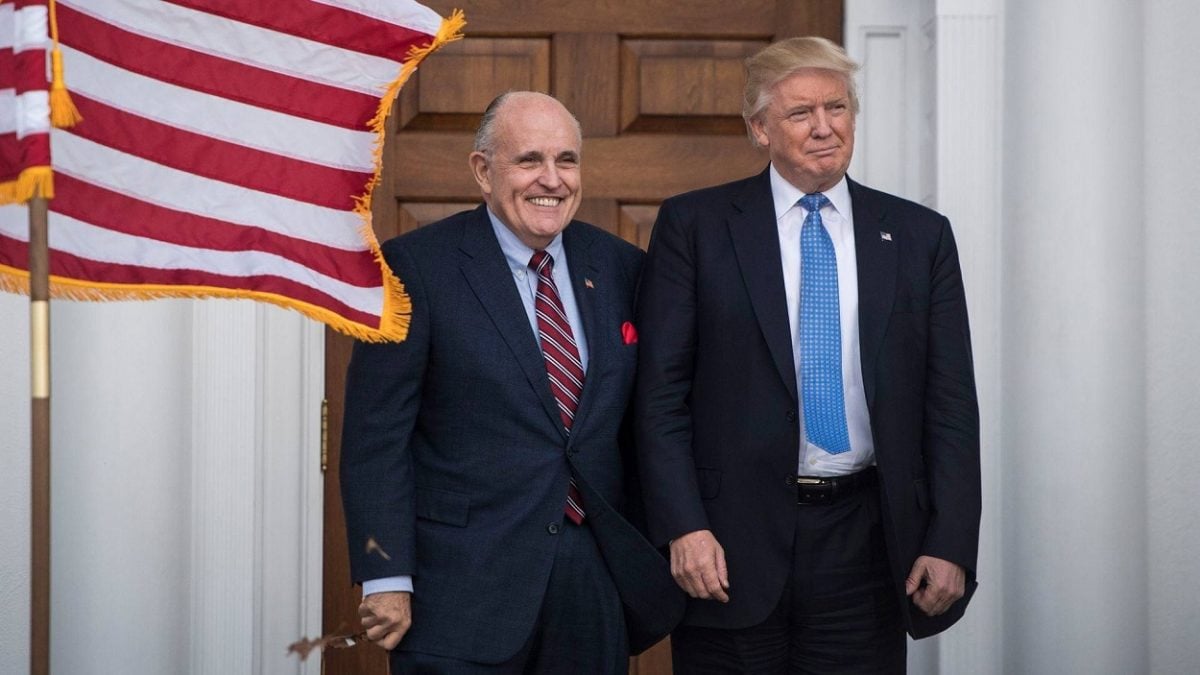 [ad_1] Președintele american Donald Trump a acordat clemență a 77 de persoane implicate în încercările de contestare a rezultatelor alegerilor din 2020, printre care și fostul său avocat și fostul primar al orașului New York, Rudy Giuliani, a anunțat un oficial important responsabil cu procesul de grațiere, conform unei agenții de știri