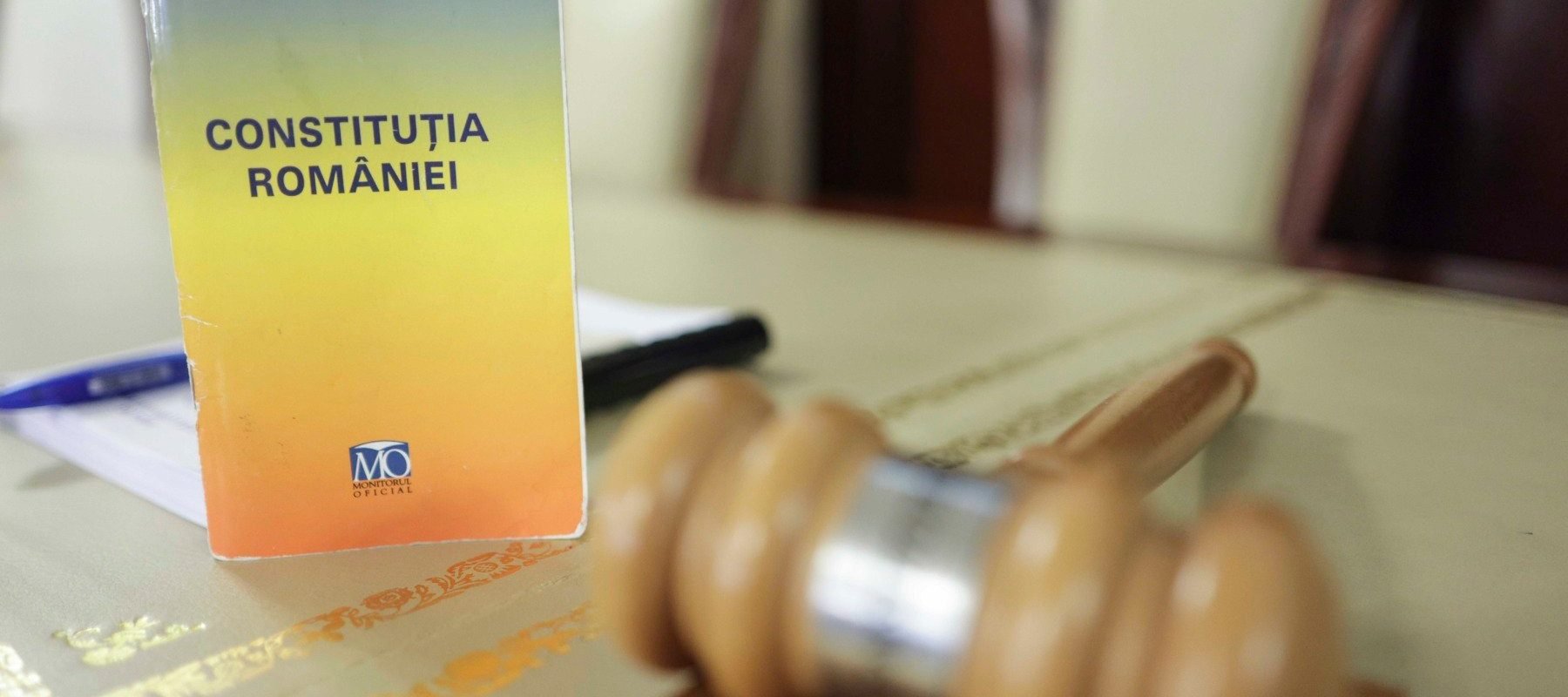 [ad_1] Astăzi, Curtea Constituțională a României analizează sesizările depuse de Înalta Curte de Casație și Justiție și de Partidul AUR privind legea referitoare la modul de plată a pensiilor private, după ce o decizie anterioară a fost amânată cu o săptămână