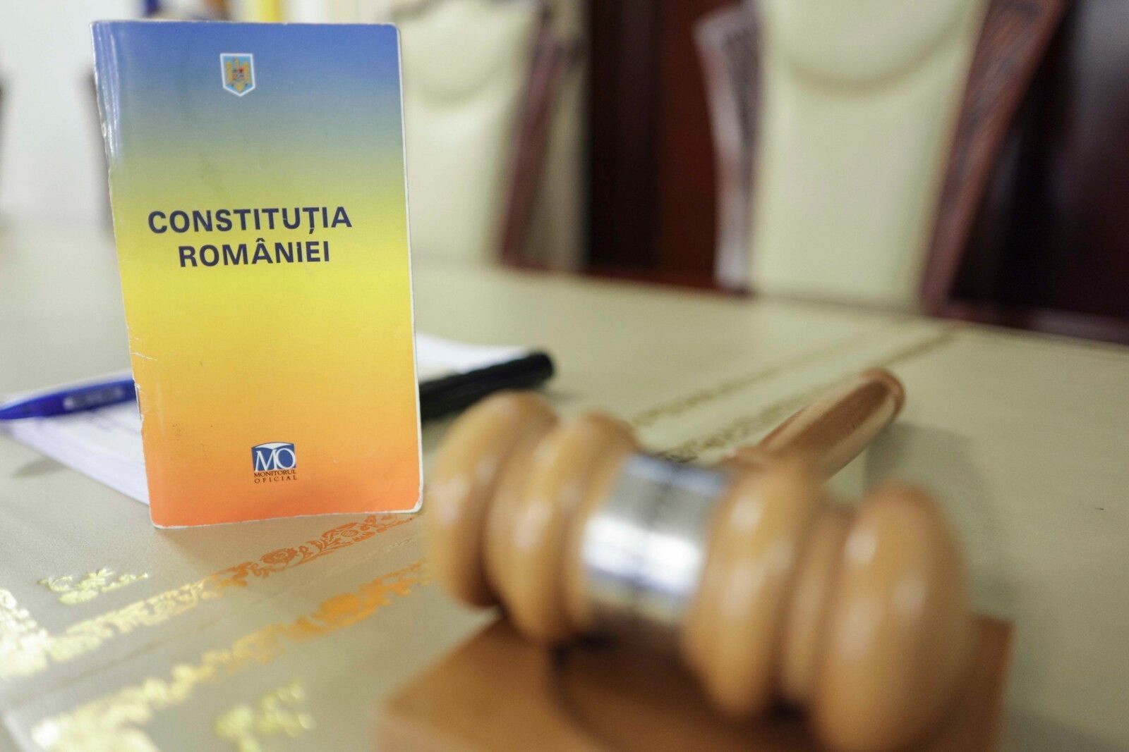 [ad_1] Astăzi, Curtea Constituțională a României analizează sesizările depuse de Înalta Curte de Casație și Justiție și de Partidul AUR privind legea referitoare la modul de plată a pensiilor private, după ce o decizie anterioară a fost amânată cu o săptămână