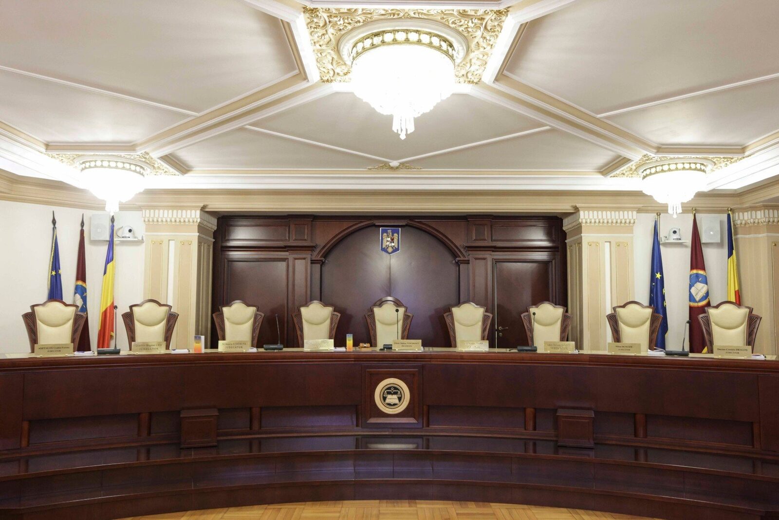 [ad_1] Senatul a aprobat, luni, un proiect de lege care elimină indemnizația compensatorie acordată judecătorilor Curții Constituționale la sfârșitul mandatului, conform informațiilor difuzate de o agenție de știri