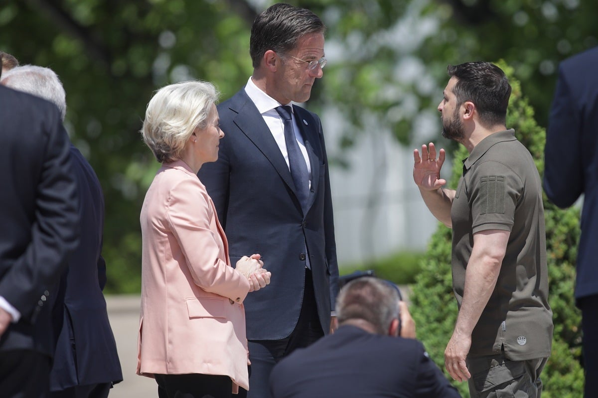Zelenski declară că a discutat cu secretarul general al NATO și cu șefa Comisiei Europene: colaborare strânsă în sprijinirea rezistenței Ucrainei