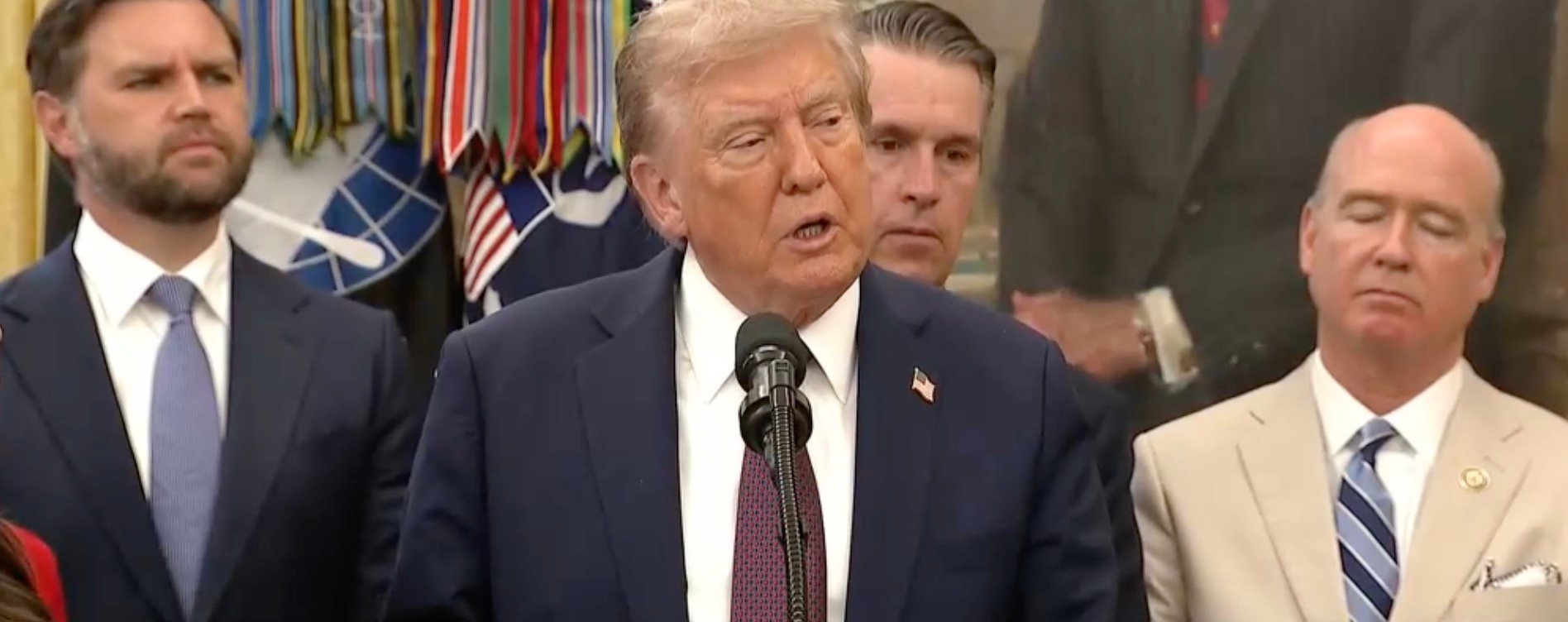 [ad_1] Donald Trump a lansat atacuri dure la adresa unor jurnaliste în timpul unor interviuri la bordul avionului prezidențial, făcându-le comentarii foarte agresive