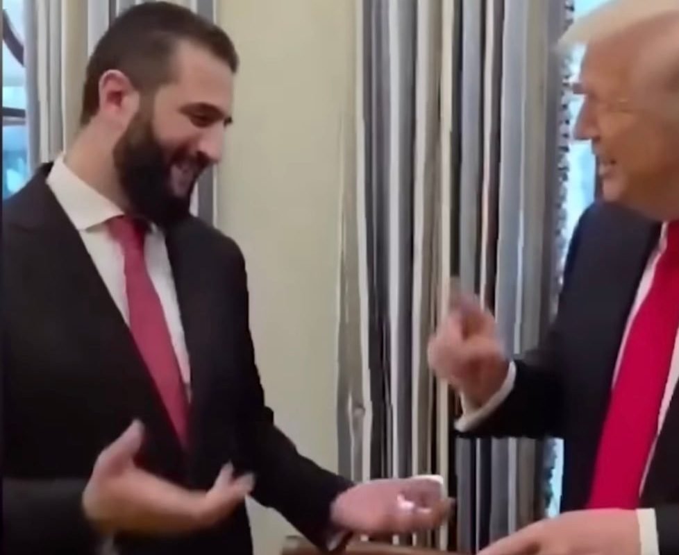 [ad_1] O scenă surprinzătoare a avut loc în timpul întâlnirii dintre fostul președinte american Donald Trump și conducătorul sirian Ahmed al-Shareh, luni, la Casa Albă