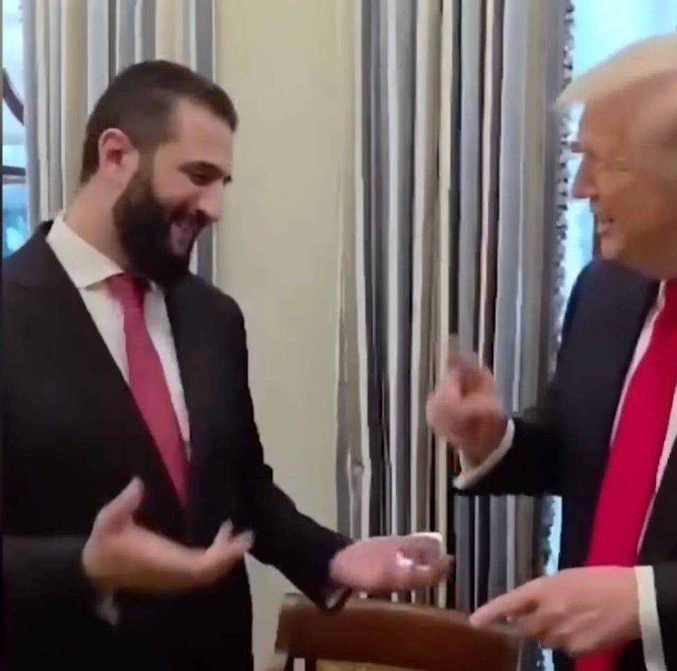 [ad_1] O scenă surprinzătoare a avut loc în timpul întâlnirii dintre fostul președinte american Donald Trump și conducătorul sirian Ahmed al-Shareh, luni, la Casa Albă