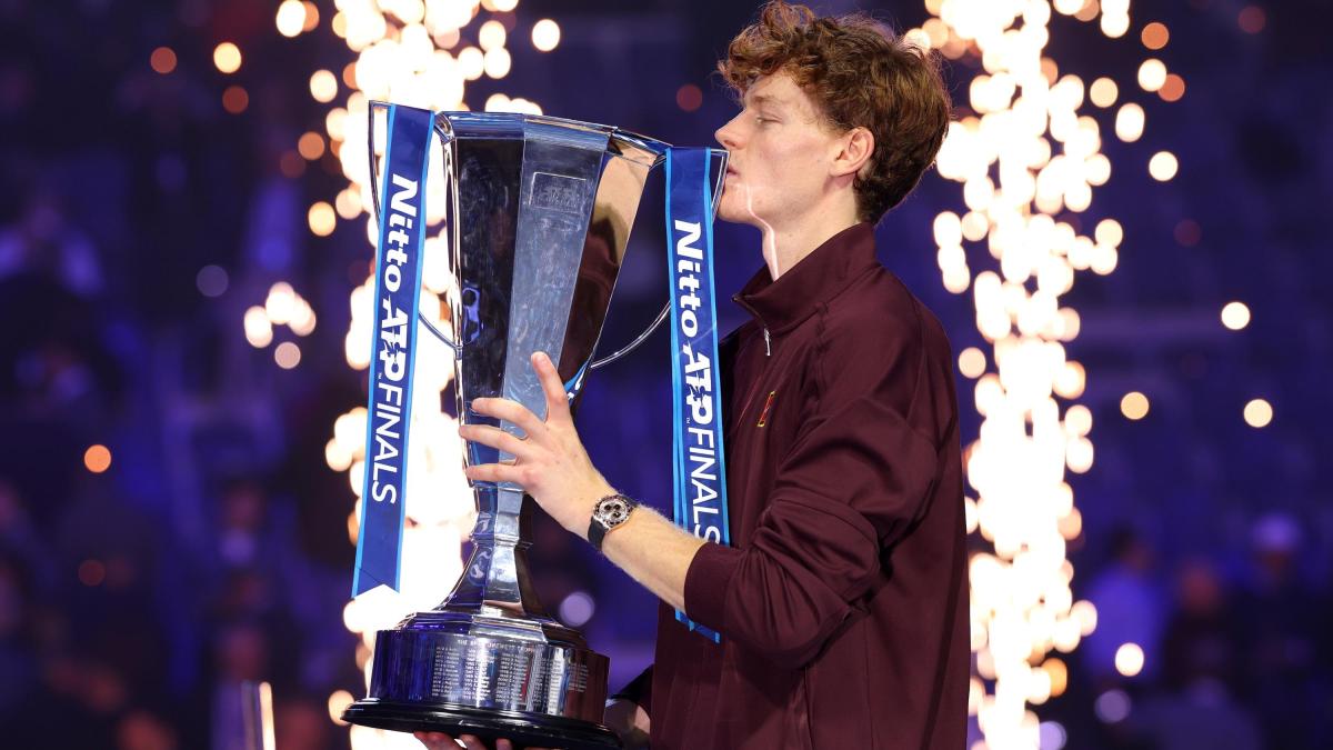 Sinner batte Alcaraz 7-6 7-5 e vince le Atp Finals