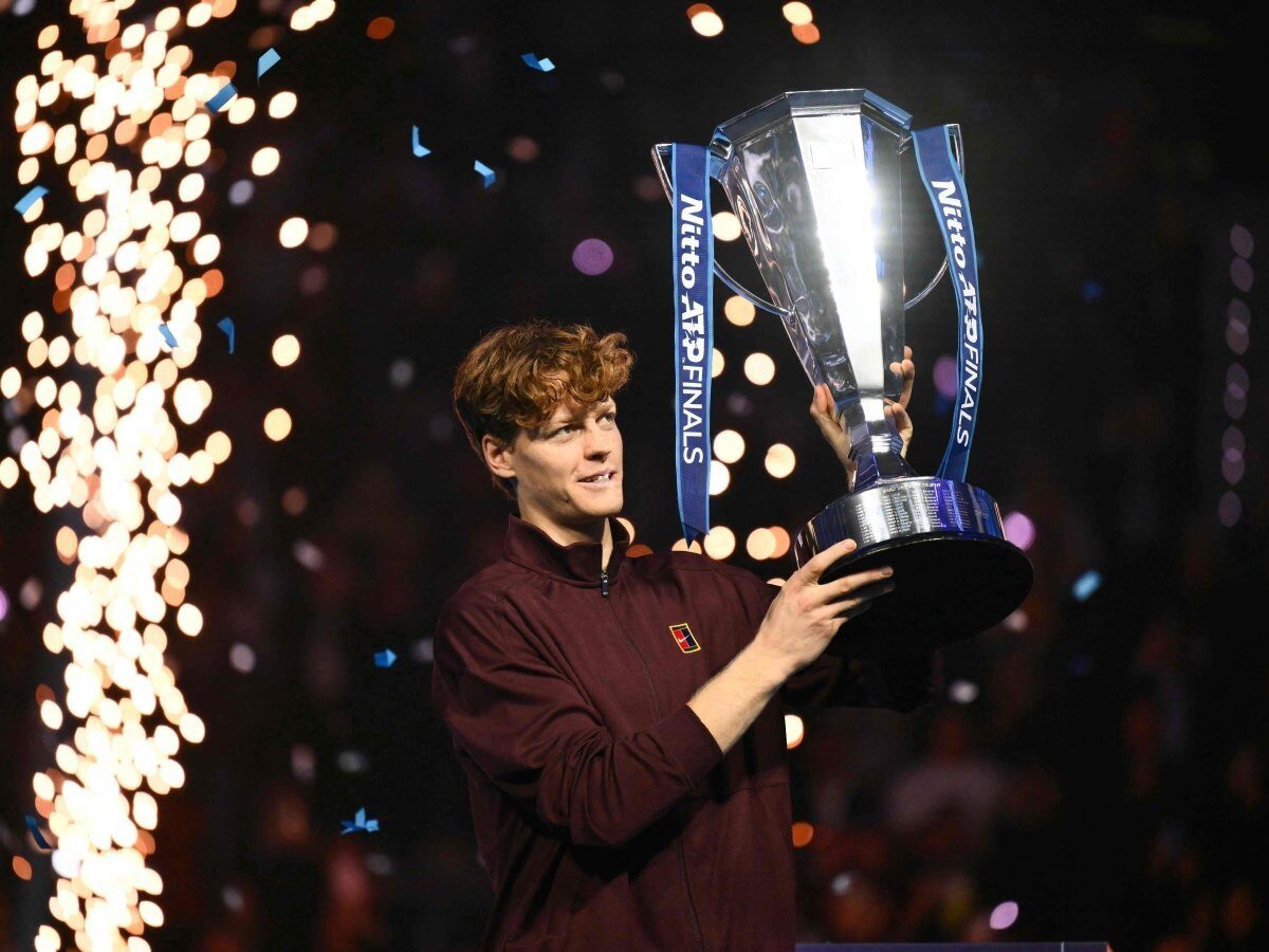 Sinner și Alcaraz se duelează în finalele ATP Finals din Torino: Jannik câștigă cu 7-6, 7-5.
