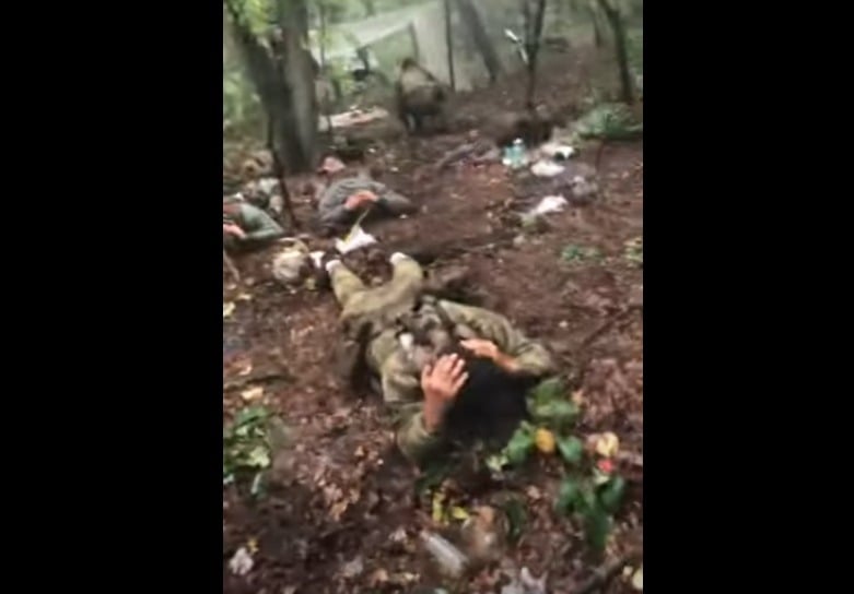 [ad_1] Justiția din Ucraina a condamnat, pentru prima dată, un militar rus, Dmitri Kurașov, în vârstă de 27 de ani, la închisoare pe viață, după ce a fost găsit vinovat de executarea unui prizonier de război ucrainean