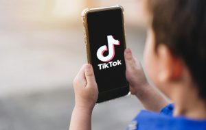 TikTok recompensează utilizatorii care petrec mai puțin timp pe platformă. Cum funcționează?