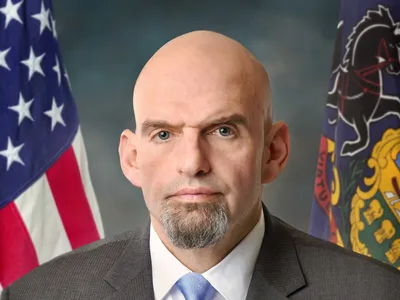 Senatorul american John Fetterman internat în spital după o căzătură în timpul unei plimbări / A fost unul dintre cei opt democrați care au susținut votul comun cu republicanii pentru încheierea blocajului guvernamental