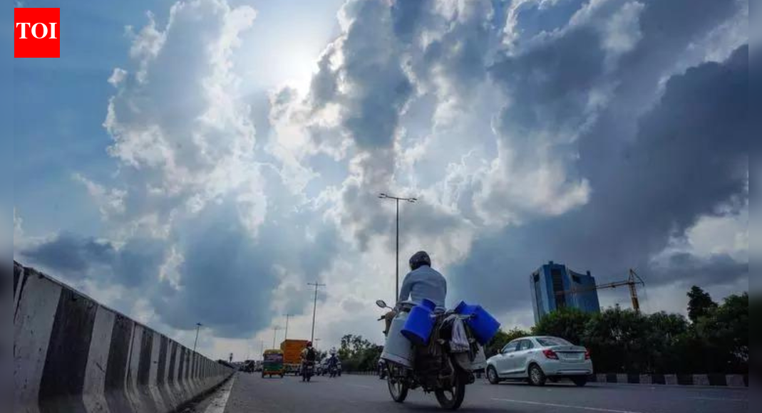 Kolkata weather: Sunny skies, comfortable temperatures; AQI remains poor | Kolkata News