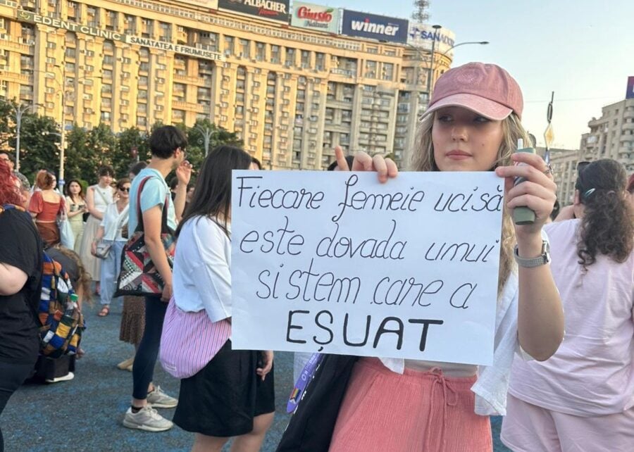 Prim-ministrul Bolojan solicită autorităților să adopte urgent o atitudine diferită față de violența asupra femeilor și fetelor / „Fiecare femicid reprezintă o tragedie socială și un semnal că România trebuie să intensifice eforturile”