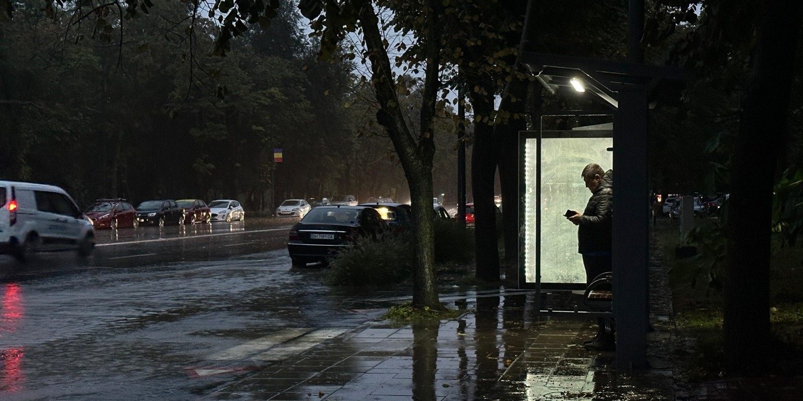 Anunțuri meteorologice: precipitații abundente și vânturi puternice până duminică dimineața, cu lapoviță și zăpadă la munte și un cod galben pentru regiunile Mehedinți și Gorj