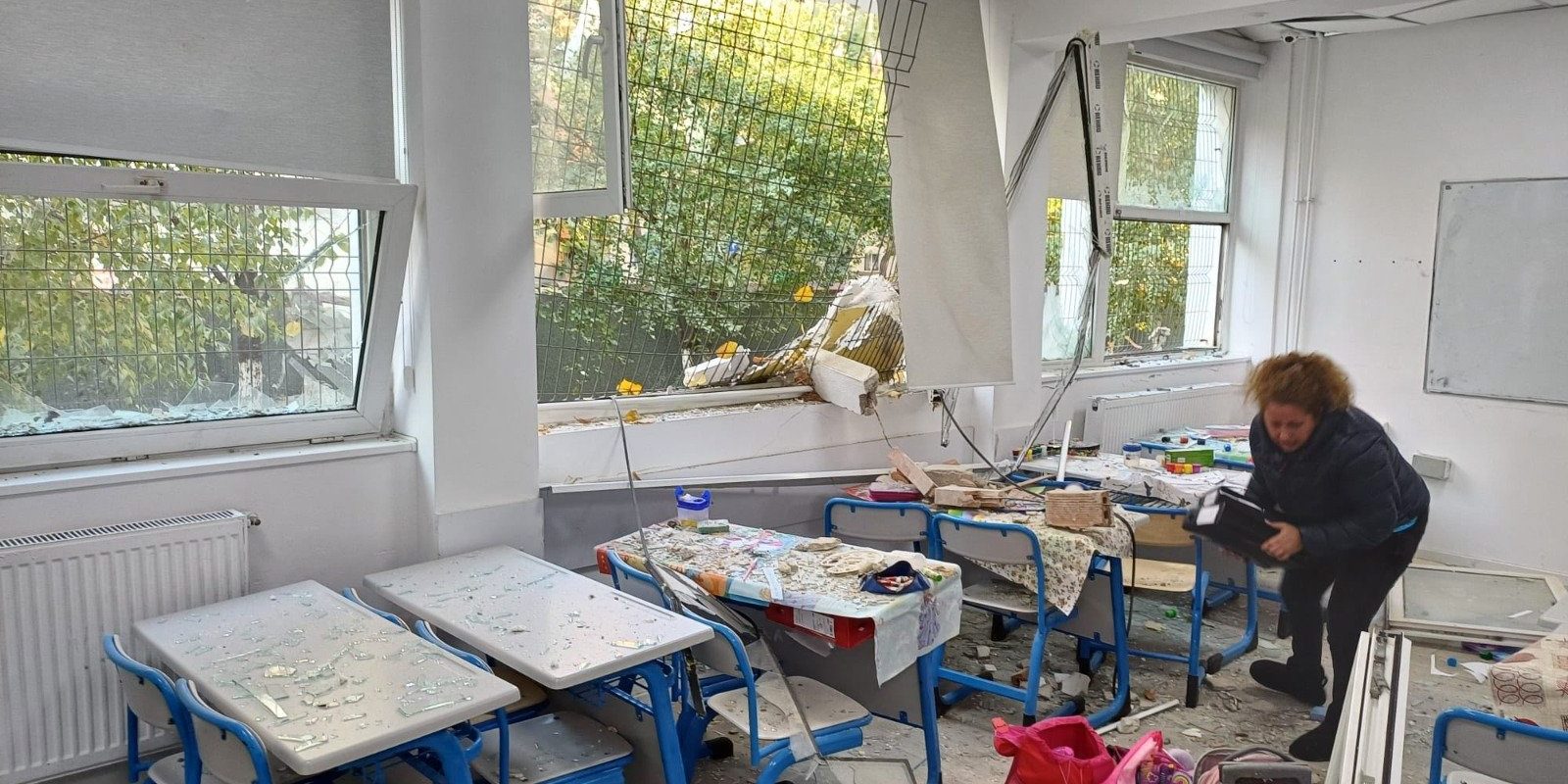 Școlile cu prezență fizică își reiau cursurile la Liceul „Dimitrie Bolintineanu” după incidentul din clădirea de pe Calea Rahovei, unde au avut loc o explozie cu trei decedați și 15 răniți