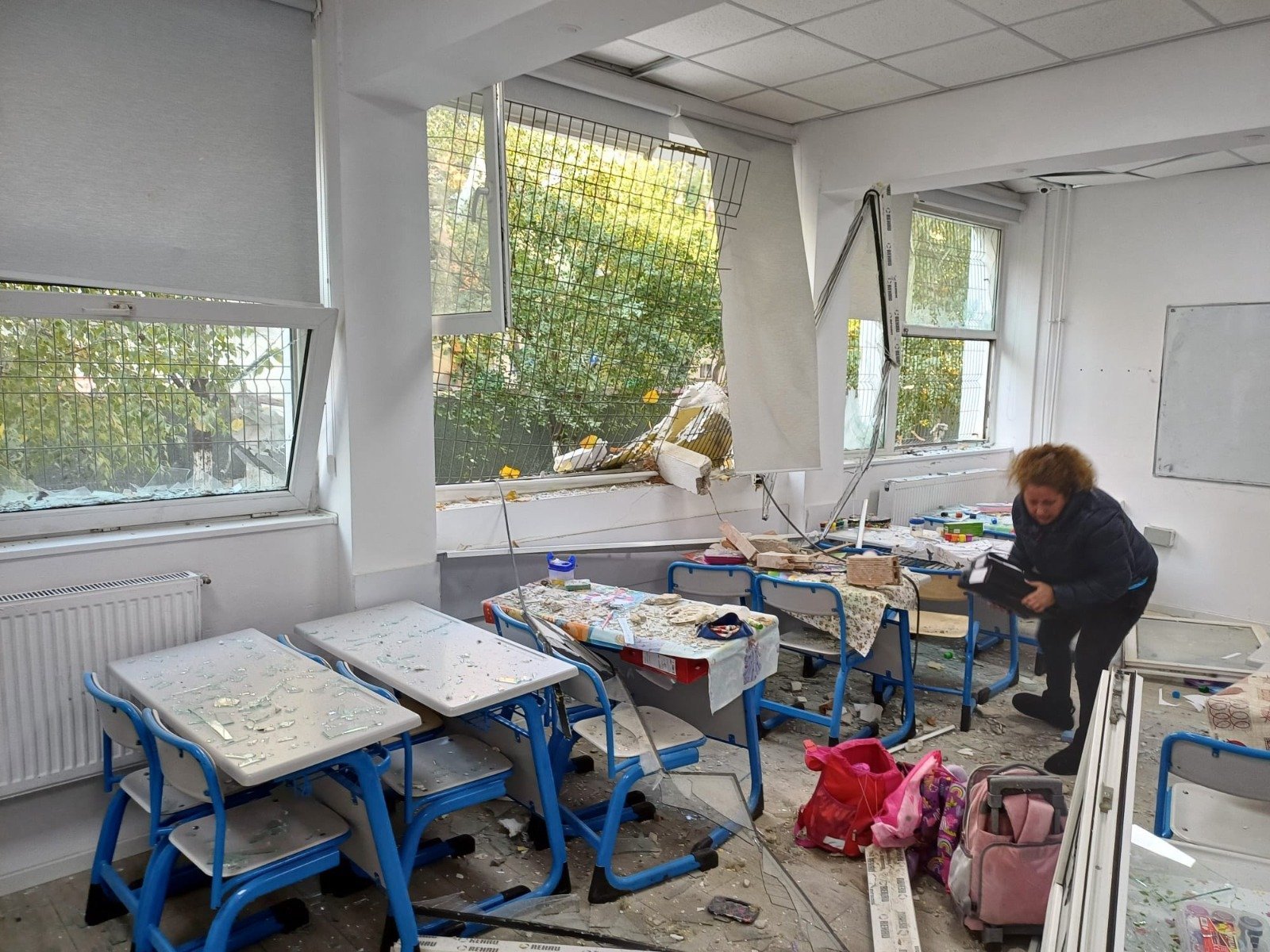 Școlile cu prezență fizică își reiau cursurile la Liceul „Dimitrie Bolintineanu” după incidentul din clădirea de pe Calea Rahovei, unde au avut loc o explozie cu trei decedați și 15 răniți