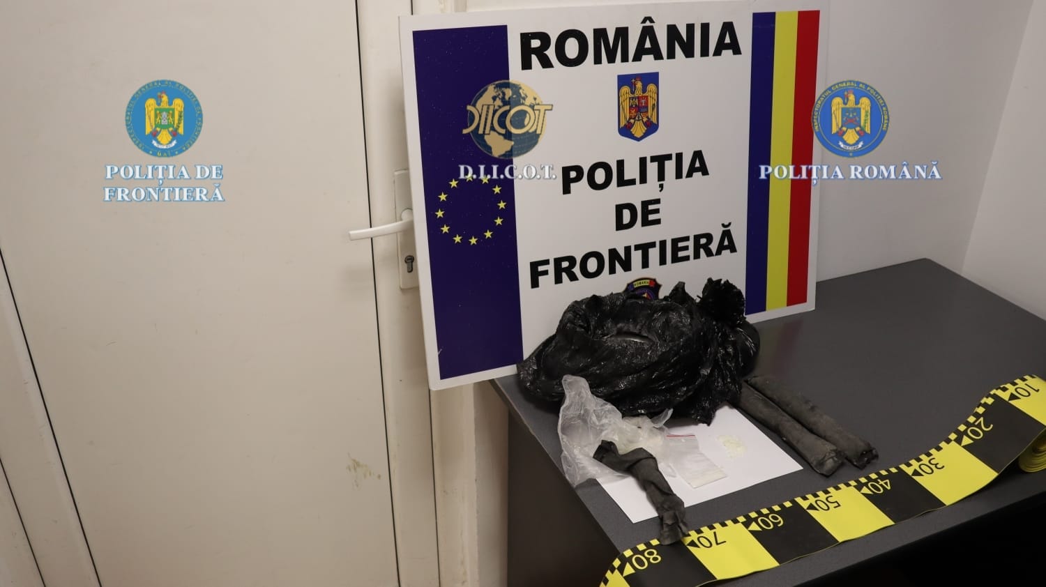 [ad_1] Un bărbat în vârstă de 61 de ani, cetățean bulgar, a fost arestat miercuri, 5 noiembrie, de către procurorii DIICOT Craiova, fiind acuzat de trafic internațional și intern de droguri de mare risc