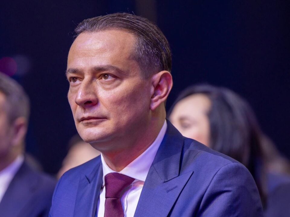 [ad_1] Daniel Băluță, prezent în studioul Prima TV la emisiunea „Insider politic”, moderată de Sebastian Zachmann, și-a declarat clar că el este singurul candidat antisistem pentru alegerile pentru Primăria Capitalei