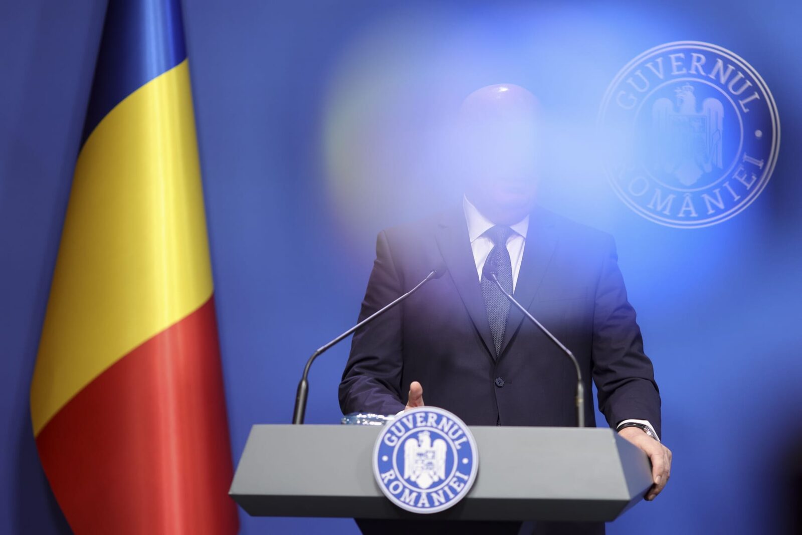 Fotoreporterii Inquam Photos solicită premierului Bolojan acces anterior ședințelor de guvern, nu transmisiuni cu imagini din partea angajaților guvernului