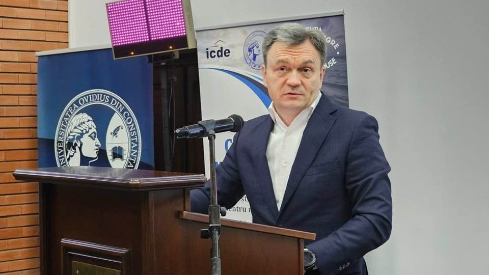 Dorin Recean, fostul premier al Moldovei, afirmă la Constanța că Rusia își concentrează cele mai mari eforturi pe exportul de energie și corupție, în timpul unei discuții despre strategia Uniunii Europene în zona Mării Negre, la care a luat parte și consilierul prezidențial Vlad Naumescu