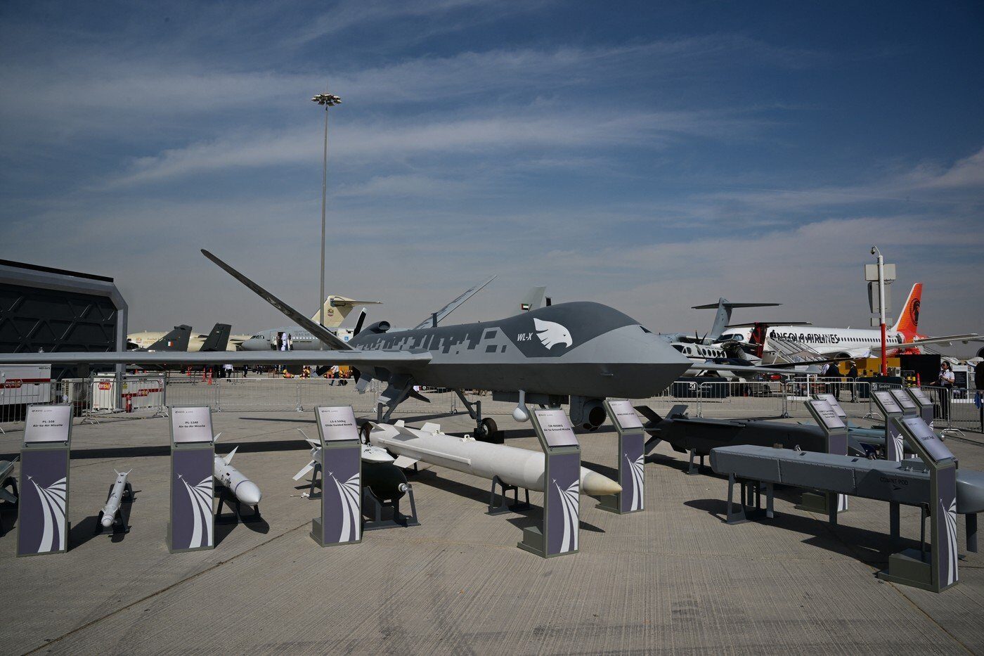 [ad_1] China a prezentat oficial la salonul aeronautic din Dubai, din 2025, cel mai nou model de dronă militară de mari dimensiuni, denumită Wing Loong X